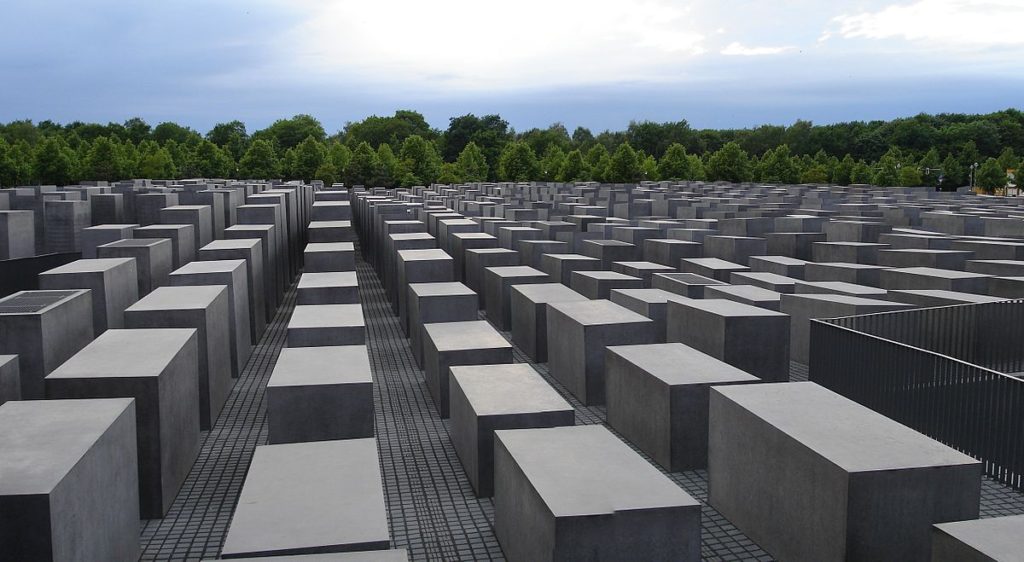 2004　虐殺されたヨーロッパのユダヤ人のための記念碑　建築家 ピーター・アイゼンマン