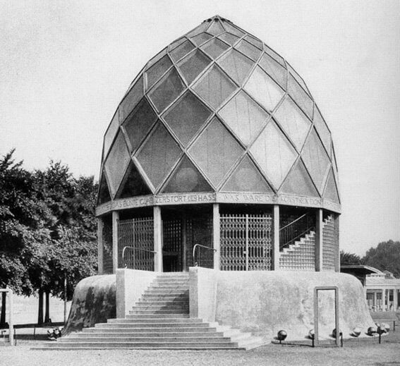 1914　ガラス・パヴィリオン　建築家 ブルーノ・タウト
